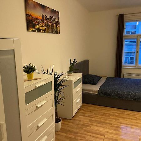 Sunlit Apartment Close To City Center Praga Esterno foto