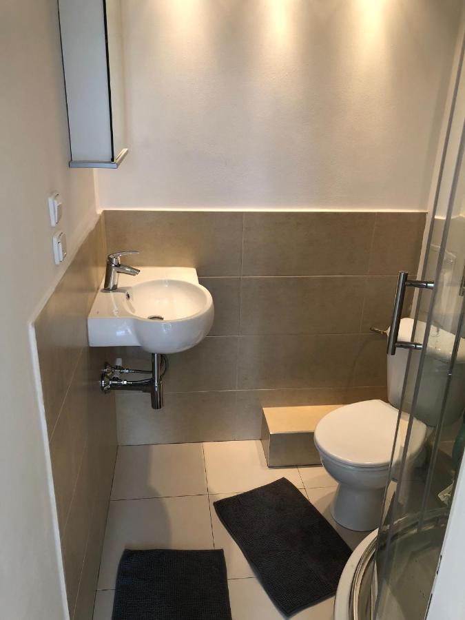 Sunlit Apartment Close To City Center Praga Esterno foto