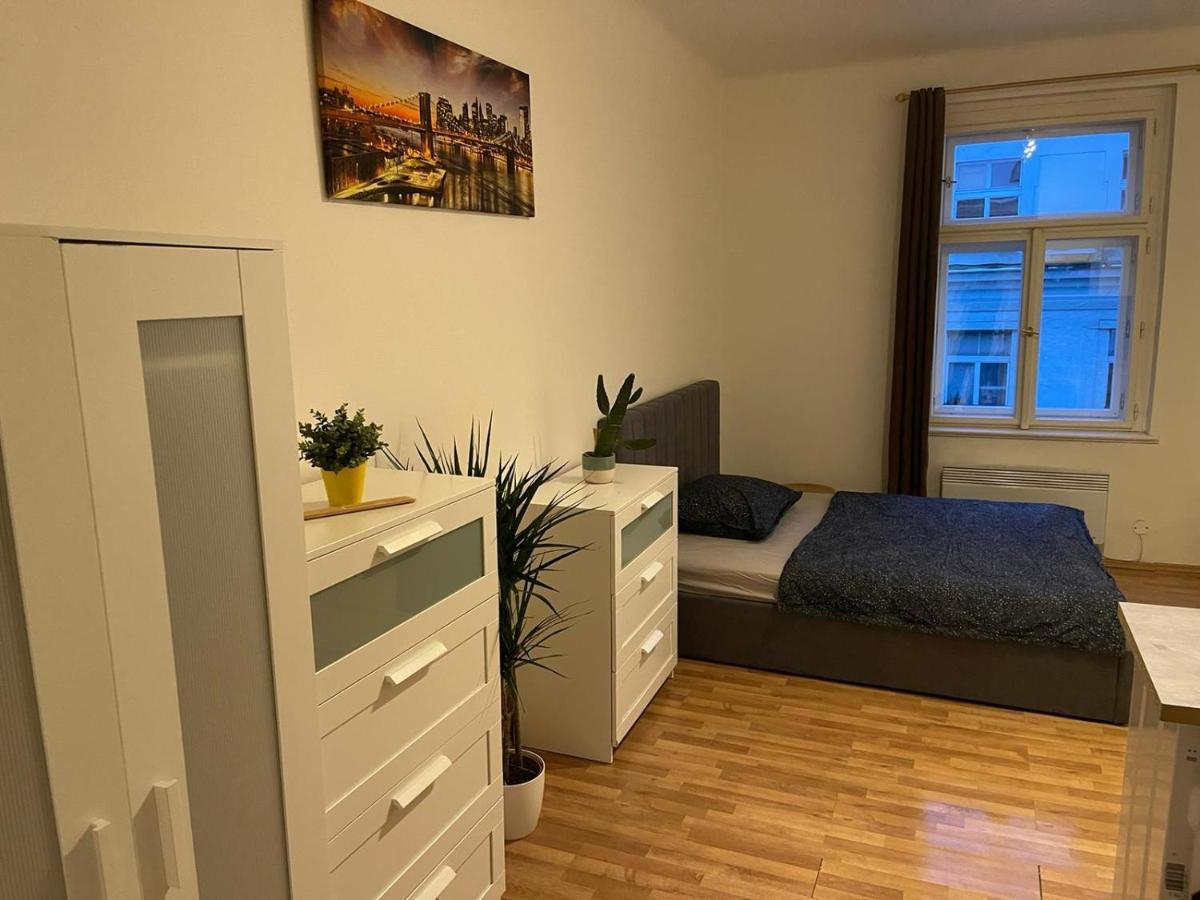 Sunlit Apartment Close To City Center Praga Esterno foto