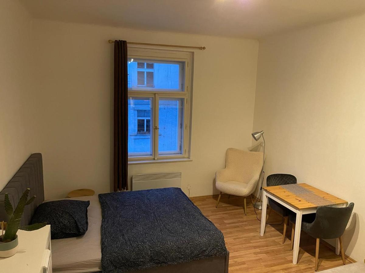 Sunlit Apartment Close To City Center Praga Esterno foto