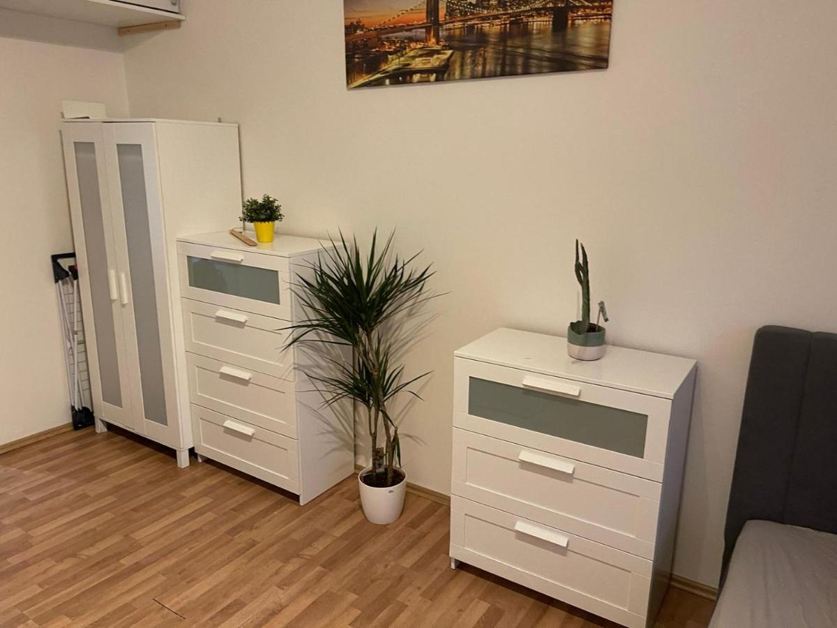 Sunlit Apartment Close To City Center Praga Esterno foto