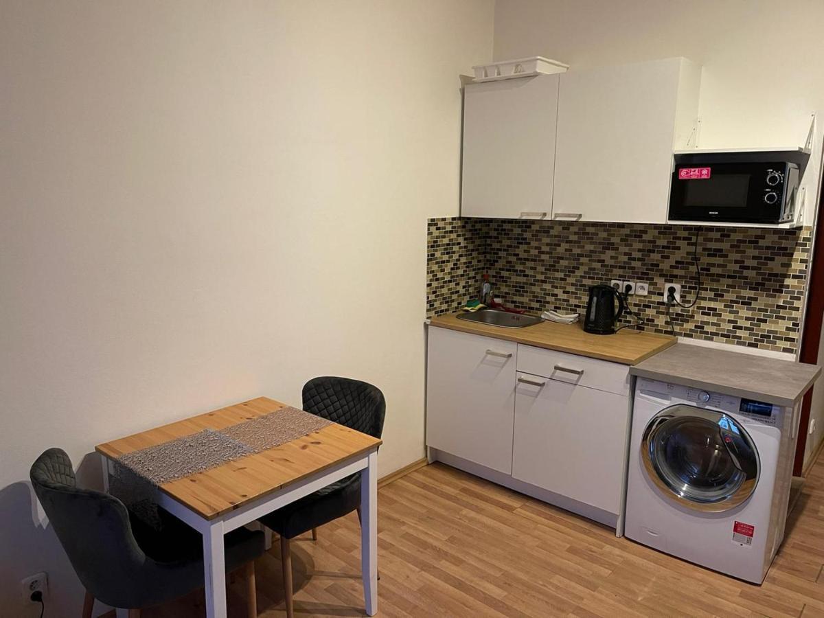 Sunlit Apartment Close To City Center Praga Esterno foto